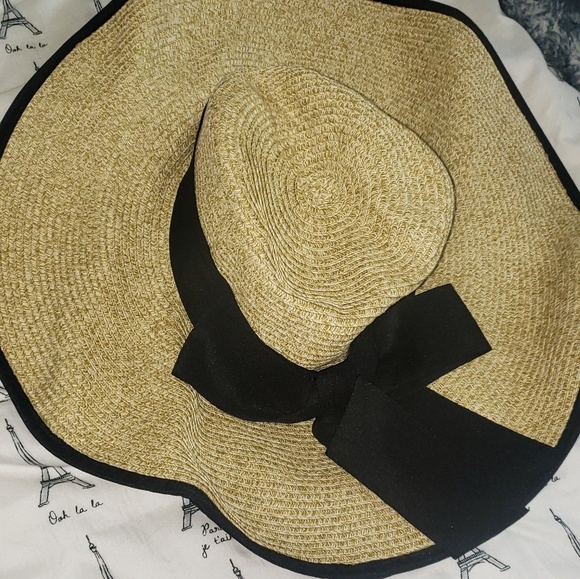 Beach hat - Picture 1 of 2